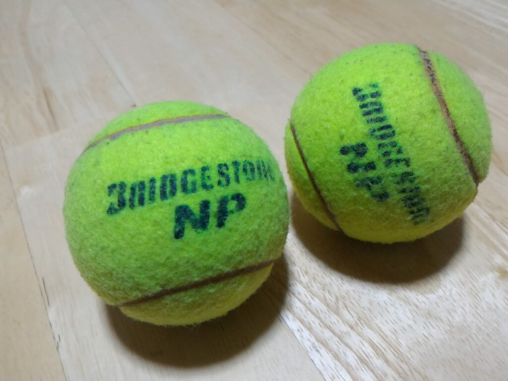 テニスボールはマッサージにも利用できます。